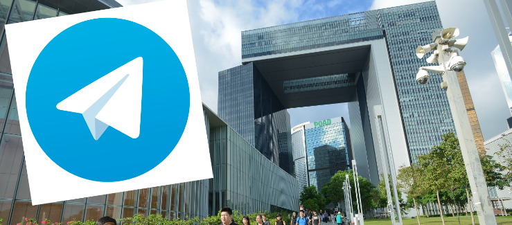 What area code is 818 in the US?